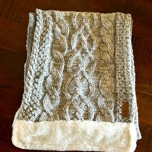 Kookaburra by Ugg table runner